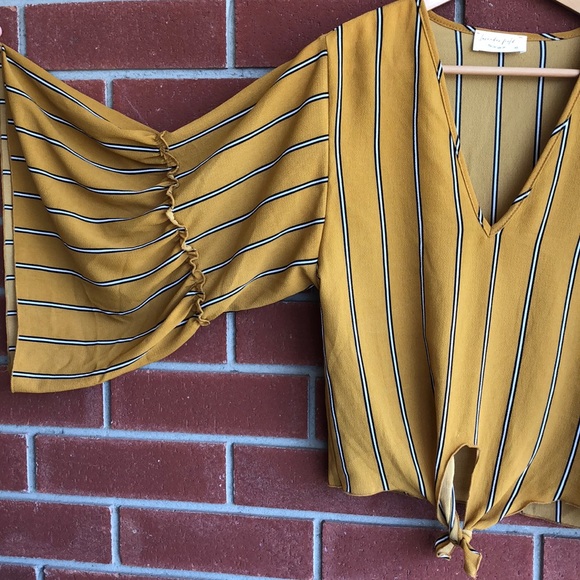 chic blouse - Picture 2 of 4